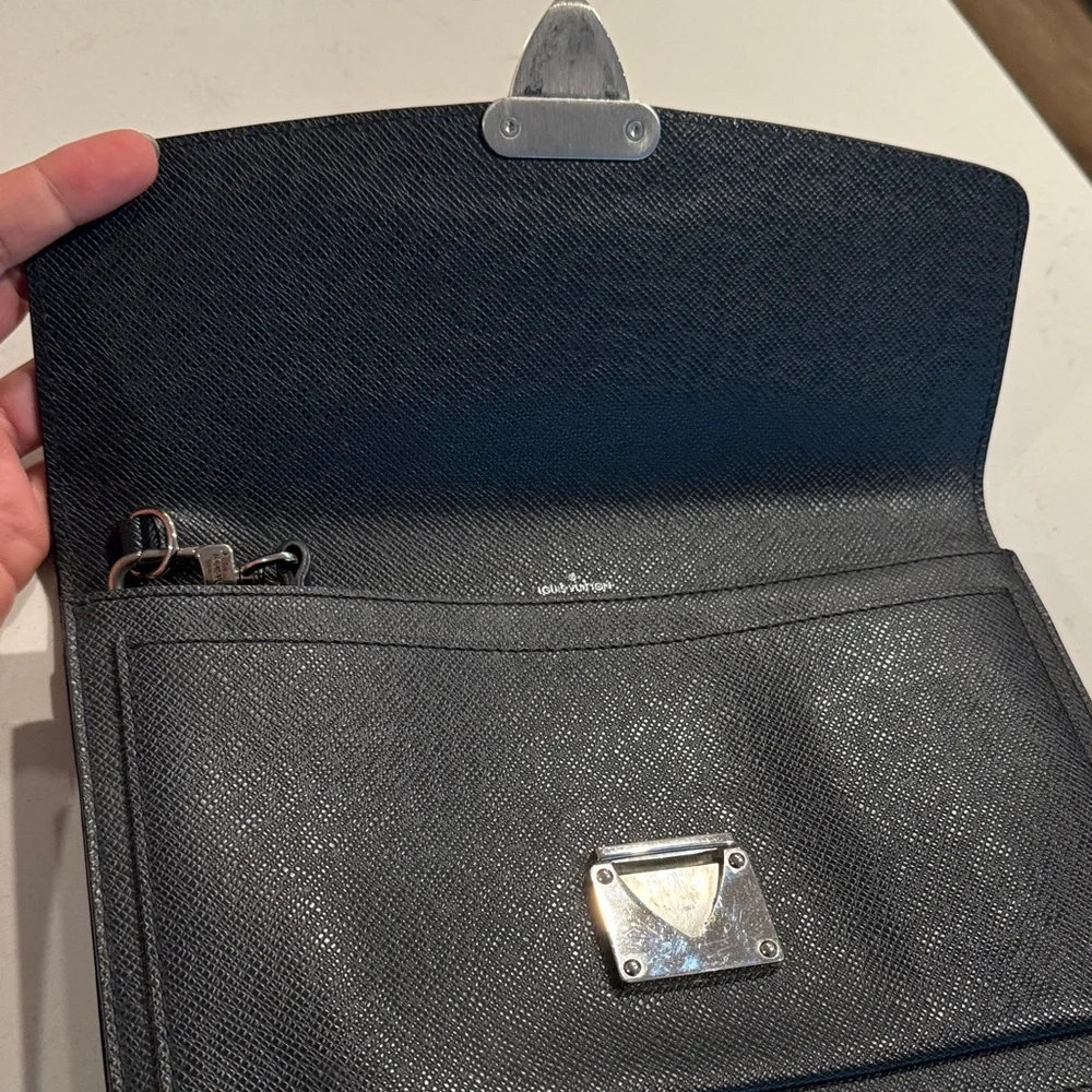 Louis Vuitton Black Men's Envelope Clutch with Silver Lock - Picture 3 of 16